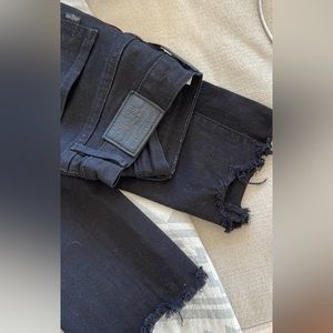 Levi’s high rise straight size 26, like new!